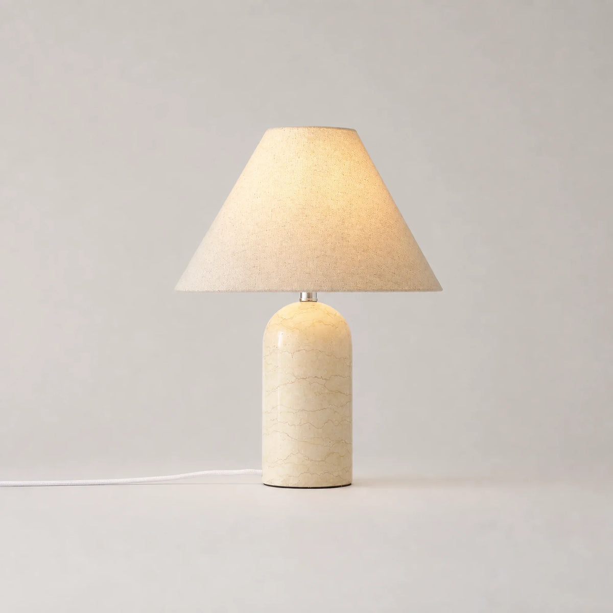Konisk bordlampe i marmor Verona