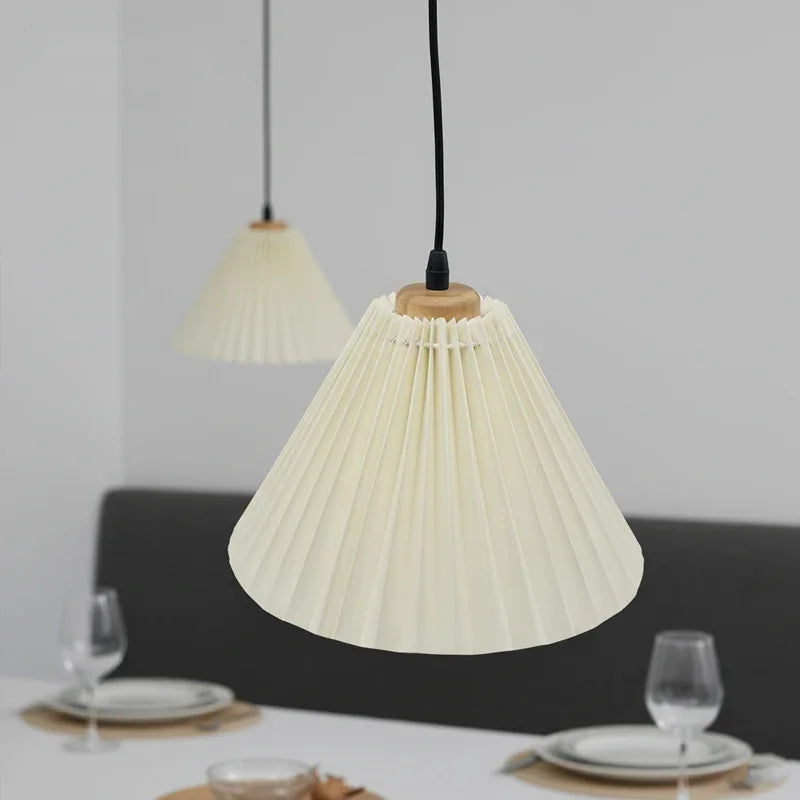 Pleated Pendant Light Plisena