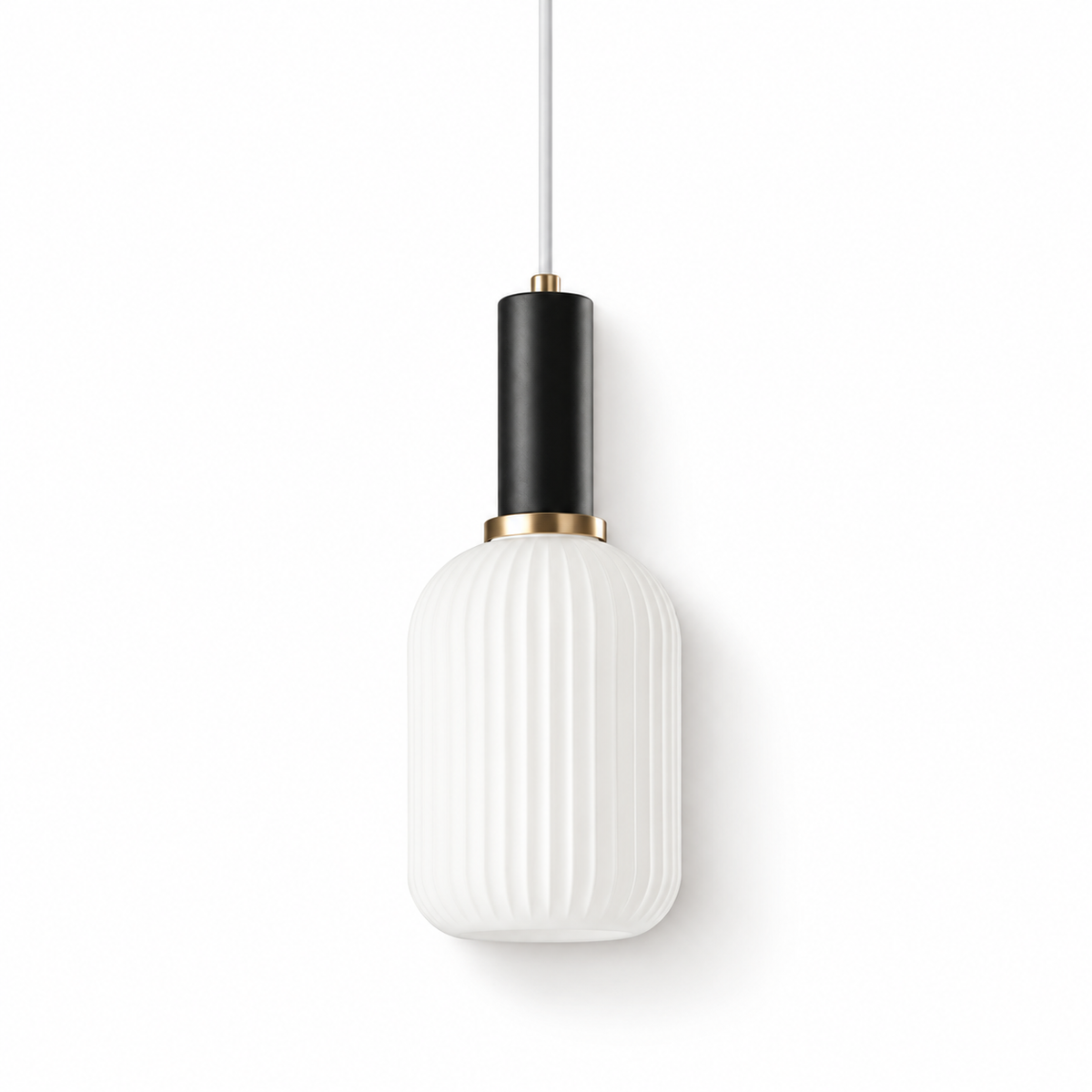 Loftlampe i opalglas og messing Opalia