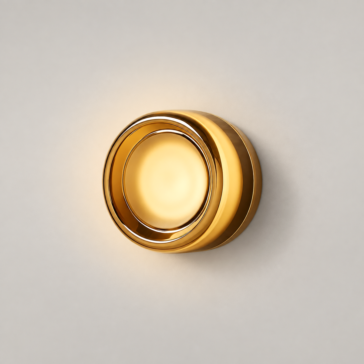 Ribbed Round Flush Wall Light Farela Amber Glass, Brass, Fond neutre